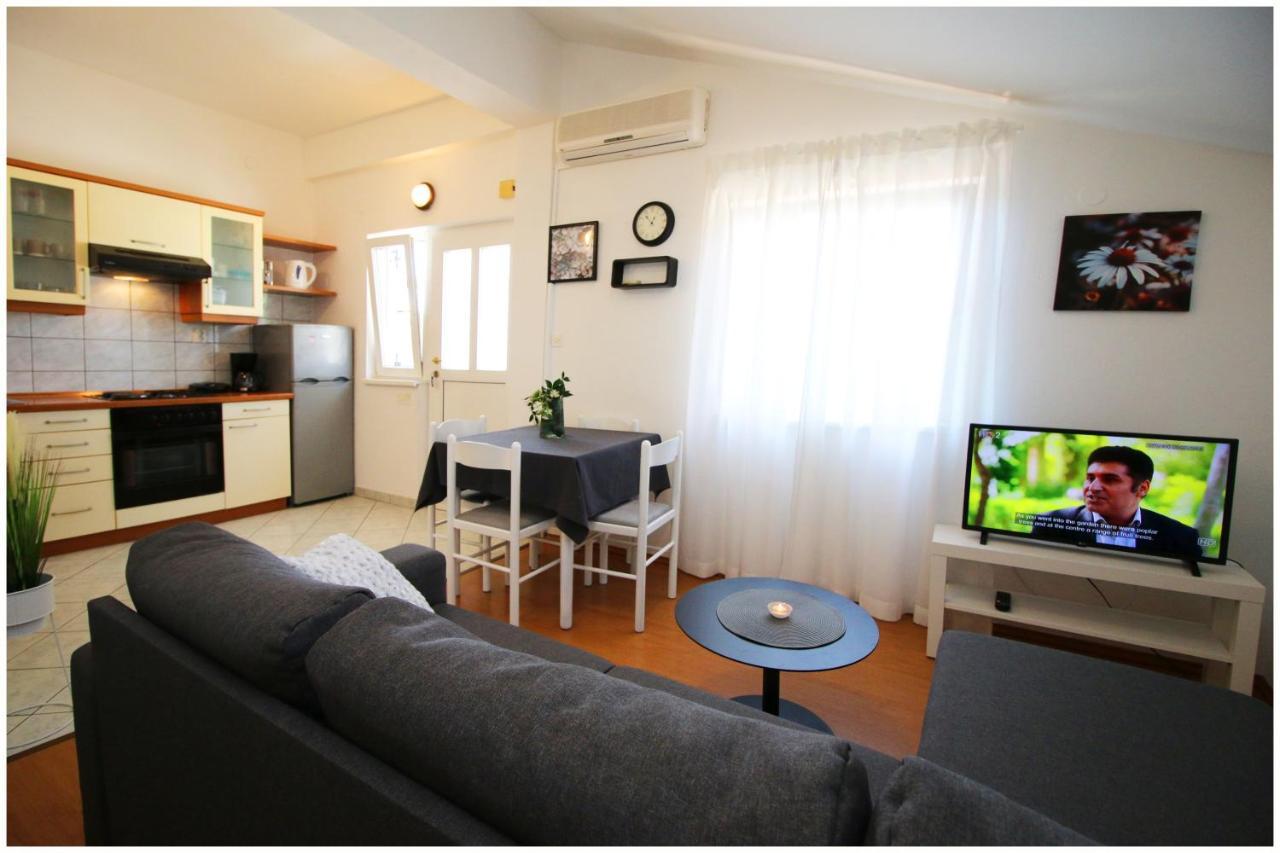 Studio Apartman Elena 普利莫顿 外观 照片
